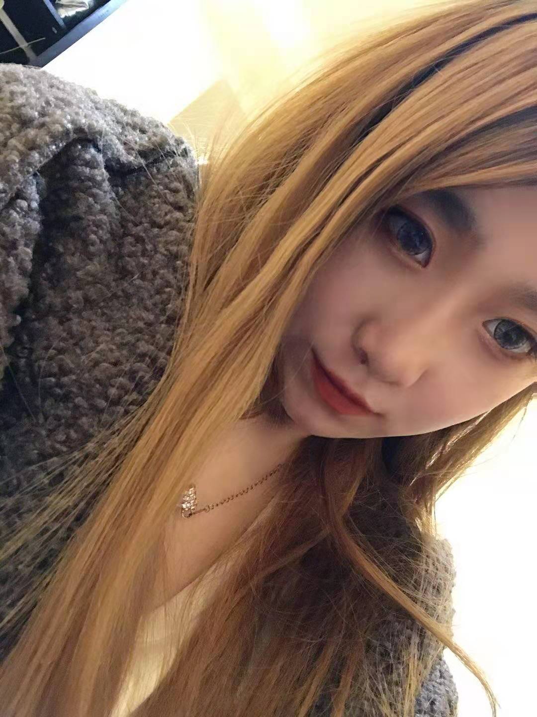 体验00后微胖女孩